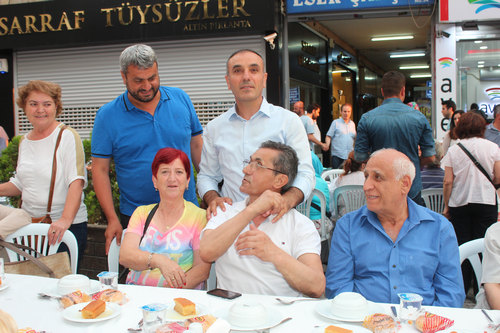 CHP skdar Selamiali Efendi Caddesi'nde Sokak ftar dzenledi