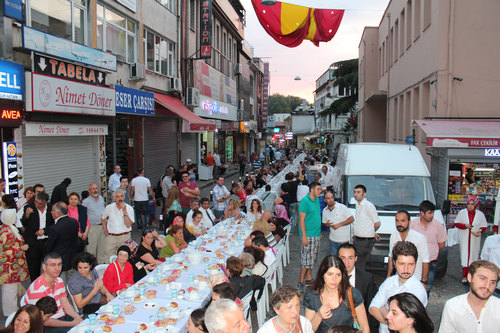 CHP skdar Selamiali Efendi Caddesi'nde Sokak ftar dzenledi