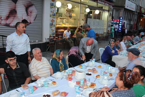 CHP skdar Selamiali Efendi Caddesi'nde Sokak ftar dzenledi