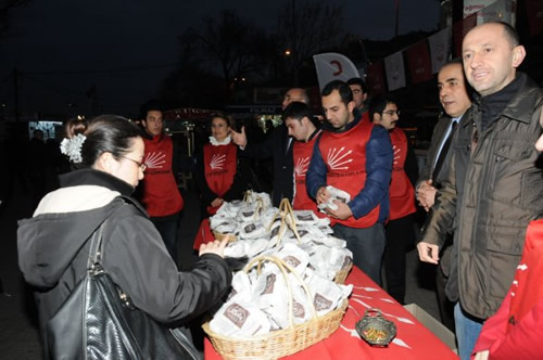 CHP skdar'da simit datt