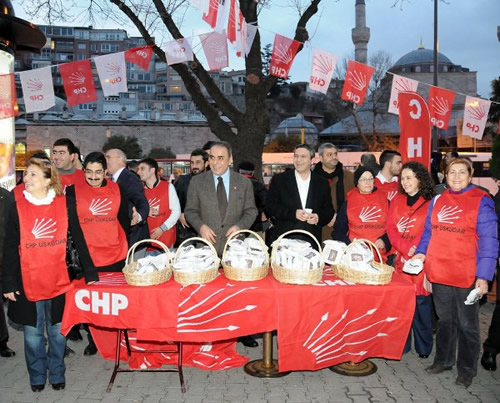 CHP skdar'da simit datt