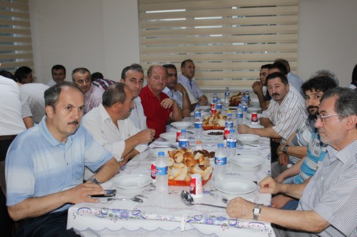 Cide Beltepe Ky Dernei dzenlemi olduu ramazan iftar programnda dernek yelerini bir araya getirdi.