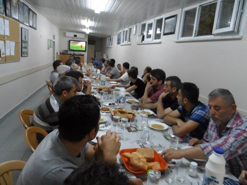 Cide Souksu Dernei geleneksel ramazan ay iftar yapld
