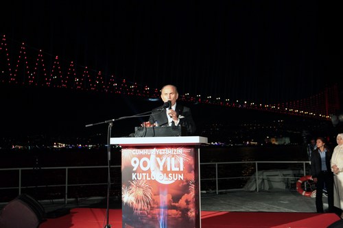 Cumhuriyetimizin 90. Yl stanbul Boaz'nda Cokuyla Kutland