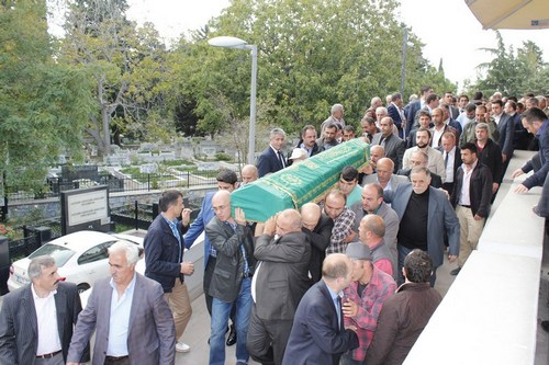 Hseyin adr son yolculuuna skdar akirin Camii'nden uurland