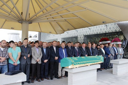 Hseyin adr son yolculuuna skdar akirin Camii'nden uurland