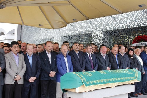 Hseyin adr son yolculuuna skdar akirin Camii'nden uurland