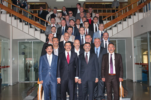 Başbakan Recep Tayyip Erdoğan'ın İstanbul ve Ankara'da ikamet ettiği Üsküdar ve Keçiören Belediyeleri kardeşlik protokolü imzaladı.