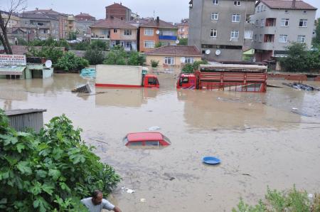 stanbul'da sel can ald