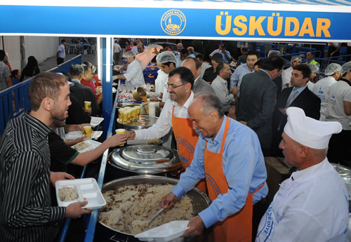 skdar'da bayram Kadir Topba getirdi