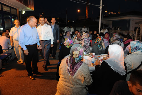 skdar'da bayram Kadir Topba getirdi