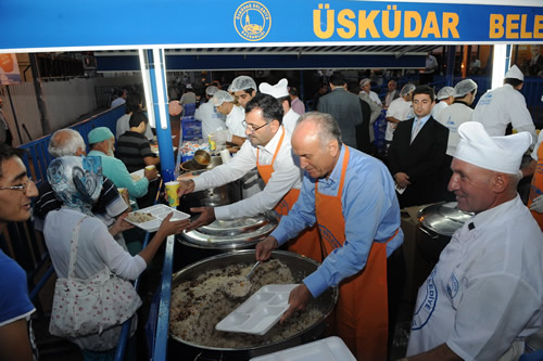 skdar'da bayram Kadir Topba getirdi