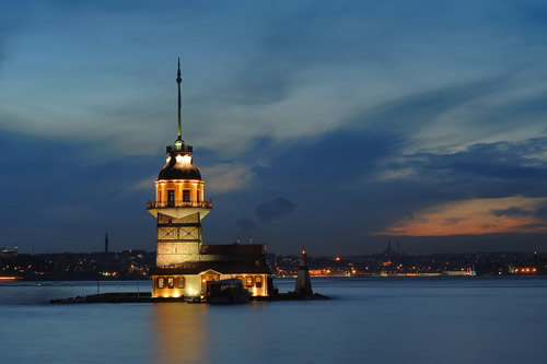 Kz Kulesi, 8 Mart Dnya Kadnlar Gn'nde skdarl kadnlar arlad