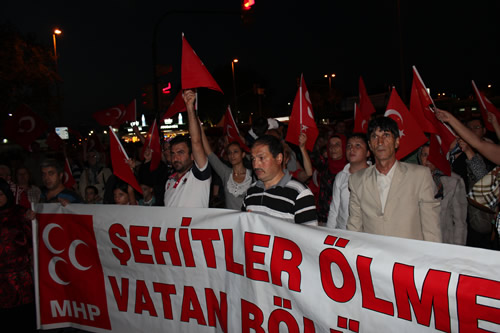 MHP skdar'n ''Trkiye Uyuma ehidine Sahip k'' yry