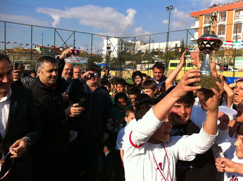 Mini Minikler Futbol enlii'nin ikincisi 23 Nisan 2011 tarihinde Selamiali Spor tesislerinde final msabakalar yapld.