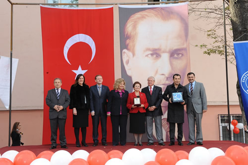 ''Polis Amca Spor Kompleksi'', skdar Burhan Felek Lisesi bahesinde hizmete ald.