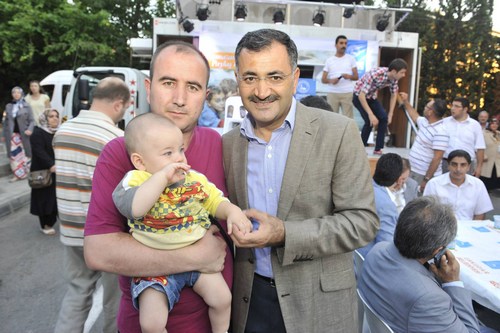 adrda iftar geleneinin ncs olan skdar'da, Ramazanlar Sokak ftarlar ile bereketleniyor.