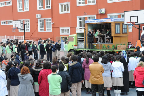 skdar'da sanal deprem eitimleri devam ediyor...