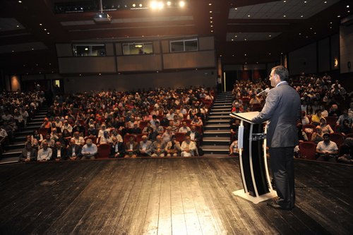 skdar Belediyesi, Sezai Karako'un 80'inci ya vesilesiyle bir vefa program dzenledi.