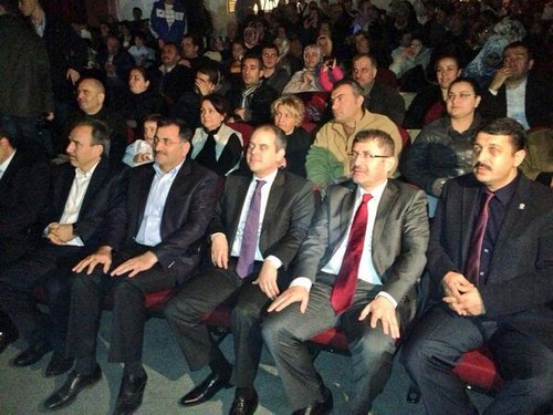Genlik ve Spor Bakan Kl, skdar Genlik Merkezi'ni ziyaret etti
