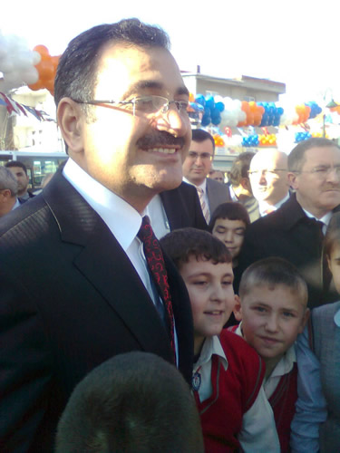 Bakan Kara iki al birden yapt...