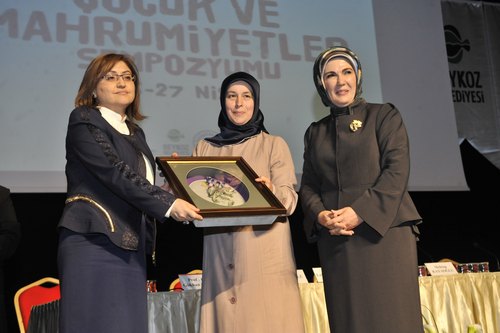 Uluslararas ocuk ve Mahrumiyetler Sempozyumu skdar'da dzenlendi