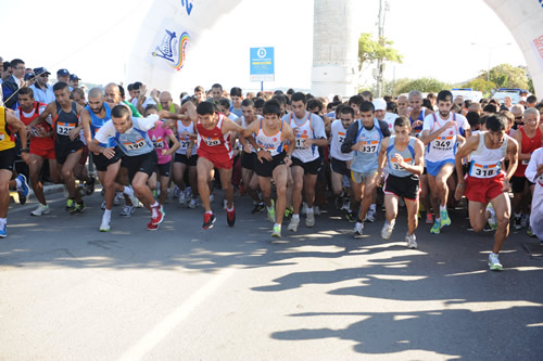 skdar Belediyesi tarafndan bu yl 24'ncs dzenlenen Uluslararas Ktibim Festivali tam bir atletizm lenine sahne oldu.