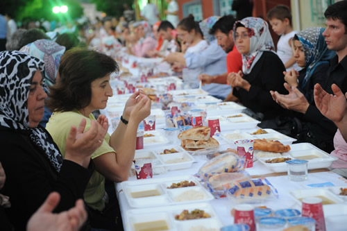 nalan Mahallesi sokak iftar