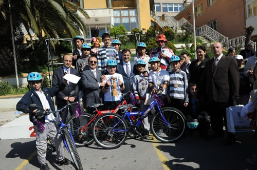 Kz Kulesi glgesinde ''Tahta Arabalarla Rally''
