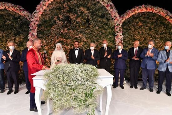 Hilmi Trkmen'in kz Betl Trkmen ile Burak Ak yaamlarn birletirdi