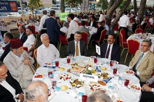 skdar Protokol, iftar programnda bulutu