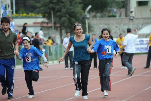 5. zel Sporcular Atletizm enlikleri, Emine Erdoan'n katlmyla skdar'da balad.