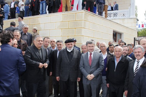 skdar Belediyesi tarafndan yaptrlan amlktepe Camii dualarla ibadete ald