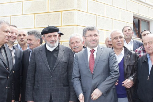 skdar Belediyesi tarafndan yaptrlan amlktepe Camii dualarla ibadete ald