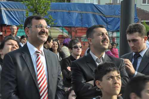''Genlik Bayram'' ayaklar yerden kesti