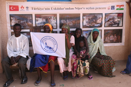 Alk ve hastalklarla mcadele eden Afrika'ya bir yardm eli de skdar Belediyesi'nden uzand.