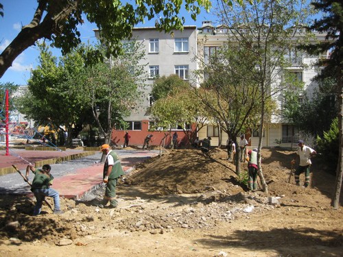 skdar'n park ve yeil alanlar yenileniyor