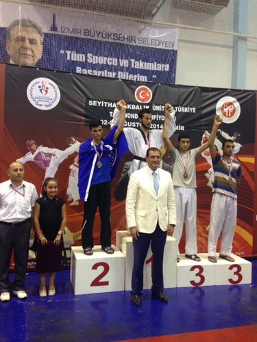 skdar Belediyespor Taekwondo ampiyonas'nda dlleri toplad