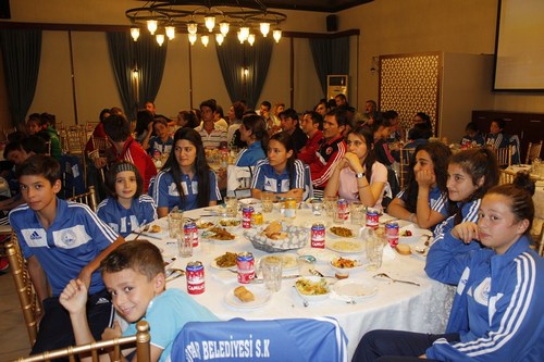 skdar Belediyespor yeni sezon ncesi motivasyon gecesi dzenledi