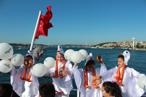 skdar Belediyesi ''3. Martlara Simit Atma enlii''