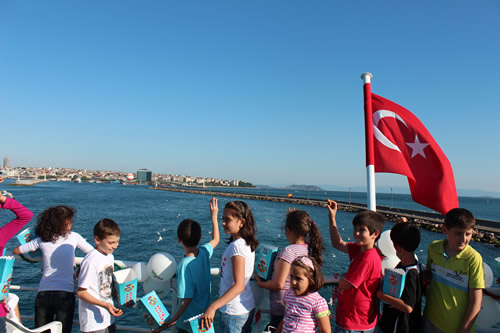 skdar Belediyesi ''3. Martlara Simit Atma enlii''