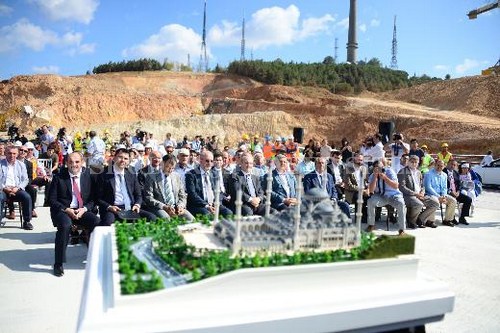 amlca Camii'nin temeli sade bir trenle atld