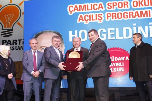 skdar Belediyesi tarafndan ina edilen amlca Spor Okulu, stanbul Bykehir Belediye Bakan Kadir Topba tarafndan hizmete ald.