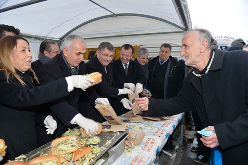 skdarllar Hamsi ve Horon'a doydu