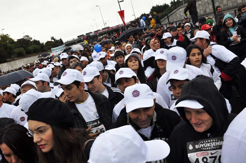 skdar Genlik Merkezi yeleri Ktalar Aras Maratonda yerini ald