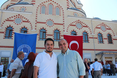 skdar Gzeltepe Birlik Camii Ramazan aynn ilk Teravihi'ne yetitirildi