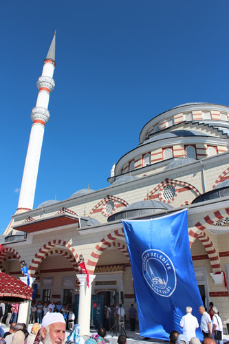 skdar Gzeltepe Birlik Camii Ramazan aynn ilk Teravihi'ne yetitirildi