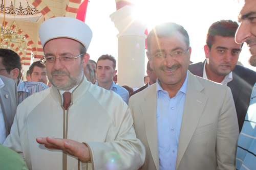 skdar Gzeltepe Birlik Camii Ramazan aynn ilk Teravihi'ne yetitirildi