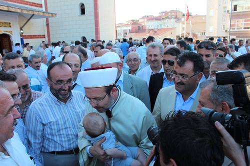 skdar Gzeltepe Birlik Camii Ramazan aynn ilk Teravihi'ne yetitirildi