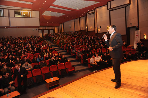 ''Hedef Sensin'' tiyatro gsterisi byk beeni toplad